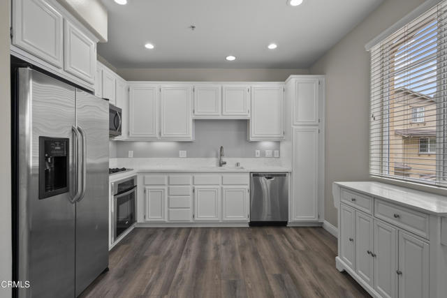 1542 Windshore Way, Oxnard CA: https://media.crmls.org/mediaz/b79ea0ea-310d-4f0c-a3ed-096264f6efc3.jpg