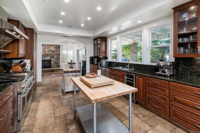 35715 Calle Nopal, Temecula CA: https://media.crmls.org/mediaz/b79ec424-a135-4fcf-9413-b06dd3a7c56e.jpg