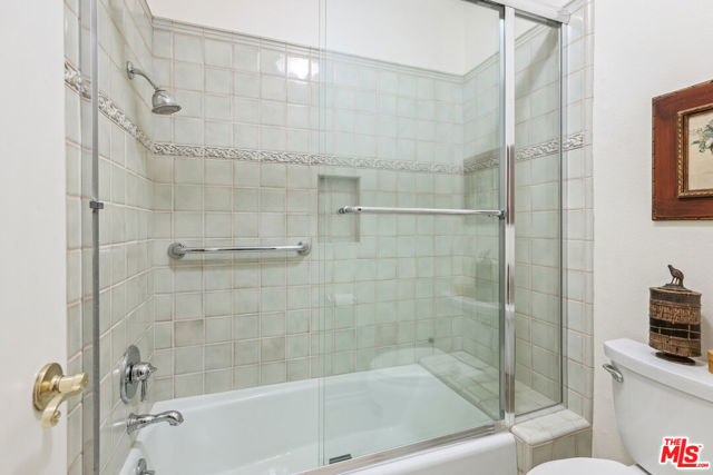 4949 Genesta Avenue, Encino CA: https://media.crmls.org/mediaz/b79ee0ac-1737-4530-af98-d8f70b3b327d.jpg