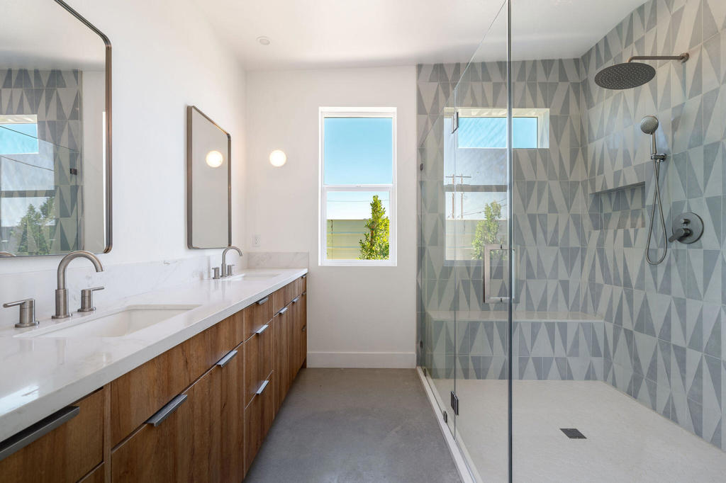 MLS #219137751DA image #17