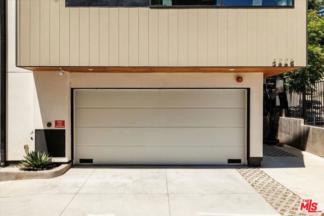 3225 Rowena Avenue, Los Angeles CA: https://media.crmls.org/mediaz/b7a05c3c-97be-42f3-990d-6bf5abeed97e.jpg