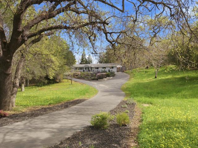 13525 Surrey Lane, Saratoga CA: https://media.crmls.org/mediaz/b7a08bcf-1dfd-4532-84c5-da94aa9136ca.jpg