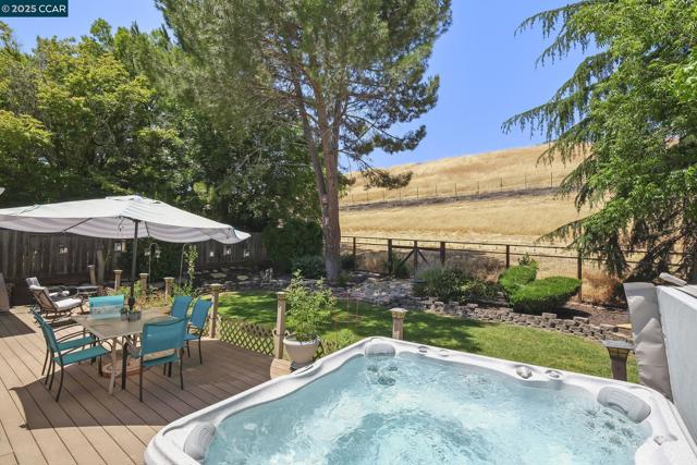 1169 Discovery Way, Concord CA: https://media.crmls.org/mediaz/b7a09476-23ae-4879-b868-1f97ce1005cf.jpg