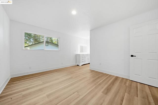 23656 Lightning Ln, Pioneer CA: https://media.crmls.org/mediaz/b7a108c6-9142-4fe3-b746-21c1131aa562.jpg