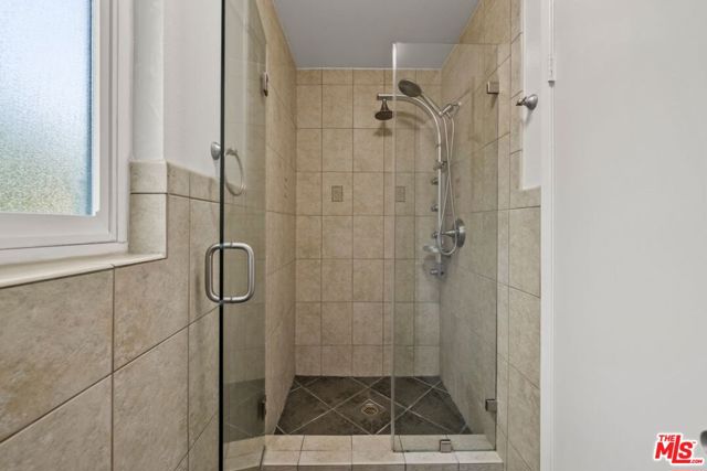 5840 Etiwanda Avenue, Tarzana CA: https://media.crmls.org/mediaz/b7a14a88-9a21-49ca-b246-e5840a5ab99e.jpg