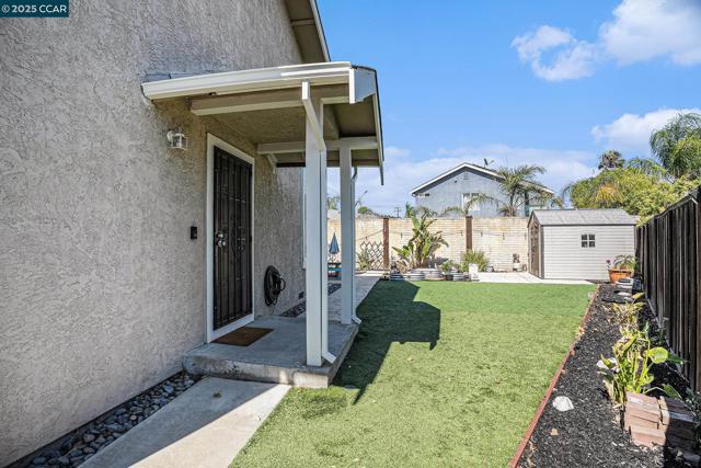 354 Hazelnut Lane, Oakley CA: https://media.crmls.org/mediaz/b7a19405-de2d-4ff8-b8e1-f8ed618303b2.jpg
