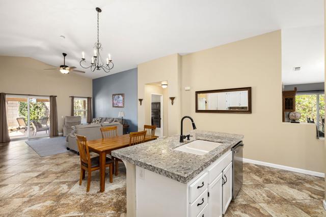 45315 Coldbrook Lane, La Quinta CA: https://media.crmls.org/mediaz/b7a2346f-6410-41ab-846f-0de007289e69.jpg