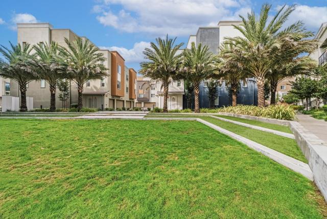 5406 Saffron Way, Dublin CA: https://media.crmls.org/mediaz/b7a2b0c0-4176-4d5e-92bc-21ee40d6bec1.jpg