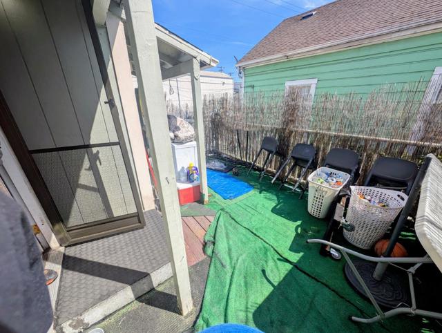 1028 25th Avenue, Oakland CA: https://media.crmls.org/mediaz/b7a2be6a-c623-486e-9c71-51234a19142c.jpg