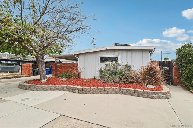1097 Wayside Ave, El Cajon CA: https://media.crmls.org/mediaz/b7a2cee5-7290-4245-aaa4-09b59867a01d.jpg
