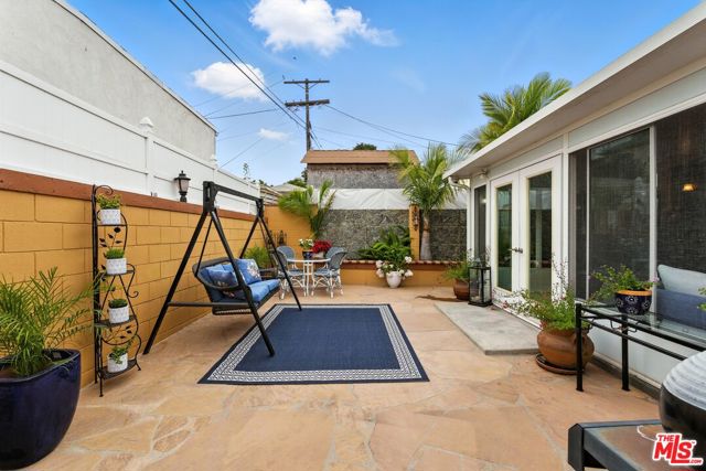 4134 W 60th Street, Los Angeles CA: https://media.crmls.org/mediaz/b7a3376a-9959-43fd-980a-a7574bcf5694.jpg