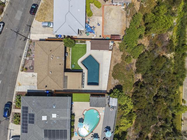 6352 Cleo St, San Diego CA: https://media.crmls.org/mediaz/b7a3981e-3b0c-4d8c-a7b0-41e77aa770fc.jpg