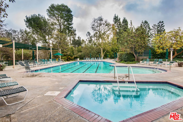 2771 Claray Drive, Los Angeles CA: https://media.crmls.org/mediaz/b7a3b4bb-eb76-475d-ae11-58c4a0404439.jpg