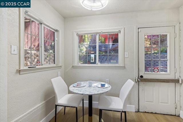 3220 Champion St, Oakland CA: https://media.crmls.org/mediaz/b7a3b765-12ea-4ad8-ac37-265b9caa23ae.jpg