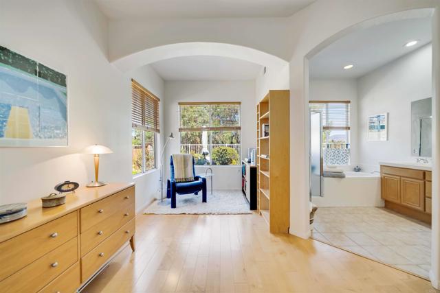 771 Dry Creek Drive, Chula Vista CA: https://media.crmls.org/mediaz/b7a41a3d-9199-4cf3-8bc5-084ec53d2ddb.jpg