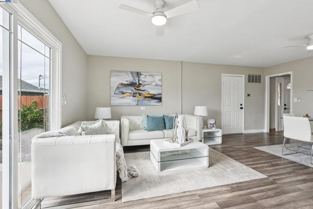 28399 Cubberley Ct, Hayward CA: https://media.crmls.org/mediaz/b7a46224-fc67-489f-97e9-e3fdb3a888d1.jpg