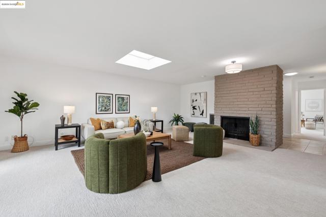 385 Jayne Ave, Oakland CA: https://media.crmls.org/mediaz/b7a473f4-906a-44c6-a43d-f24d33de1270.jpg