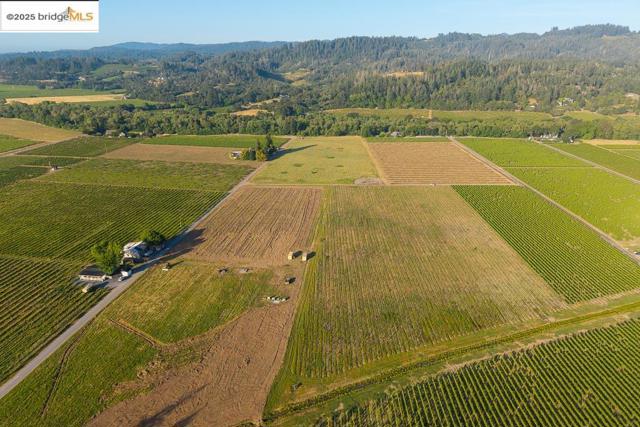838 Dry Creek, Healdsburg CA: https://media.crmls.org/mediaz/b7a4fa7f-5f40-4482-822f-732be84c9e78.jpg