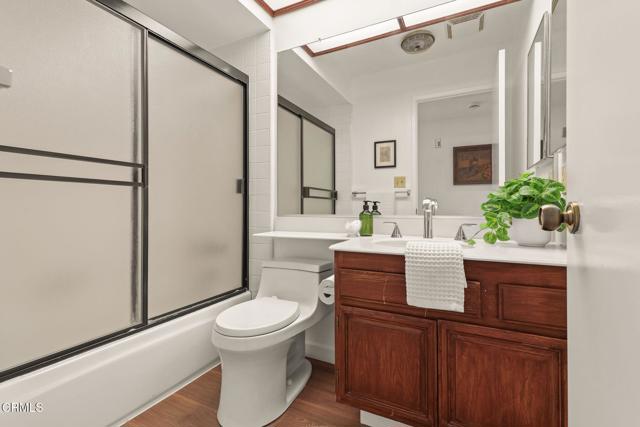 436 E Palm Avenue, Burbank CA: https://media.crmls.org/mediaz/b7a51be1-ee76-43ad-942e-44b33825ff46.jpg