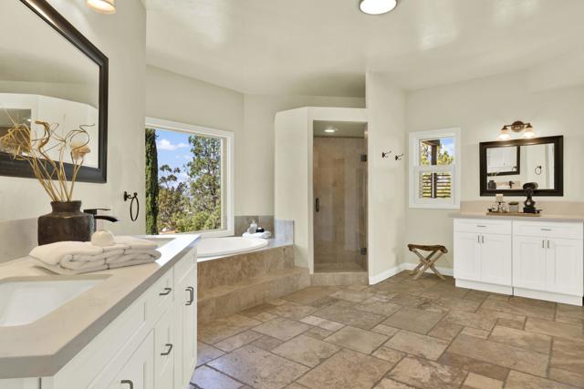 12206 Fairway Pointe Row, San Diego CA: https://media.crmls.org/mediaz/b7a57cf8-b884-41ce-a828-e96bd66acd52.jpg