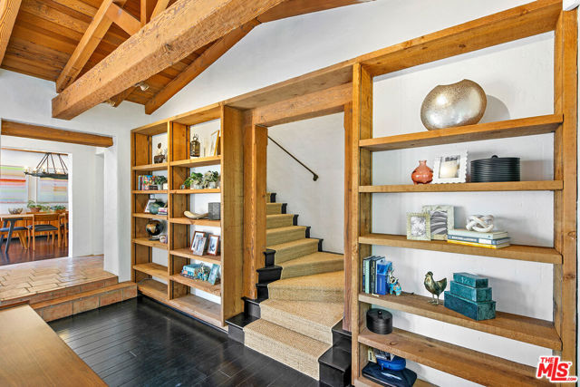 331 S Medio Drive, Los Angeles CA: https://media.crmls.org/mediaz/b7a6a46f-046c-463f-850b-6283bc16cb27.jpg