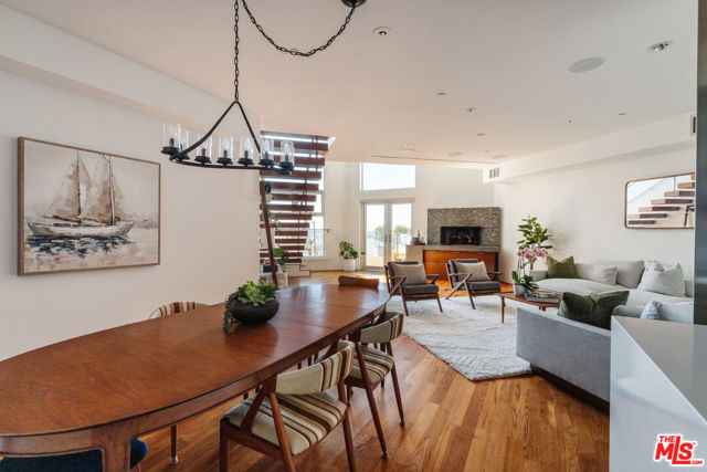 255 Main Street, Venice CA: https://media.crmls.org/mediaz/b7a719d5-1d6c-451a-8381-381043e024da.jpg