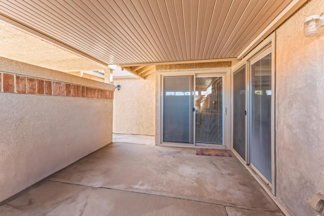 49327 Eisenhower Drive, Indio CA: https://media.crmls.org/mediaz/b7a76ca4-360e-43d5-bff1-5d4cf8e3cb3c.jpg