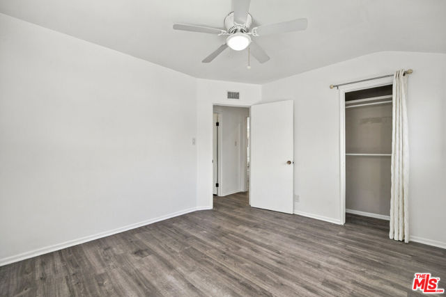 13960 Leadwell Street photo 15