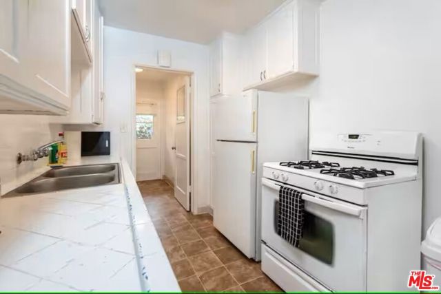 604 Venezia Avenue, Venice CA: https://media.crmls.org/mediaz/b7a80b09-4b1a-46f2-bcf7-76162810a648.jpg