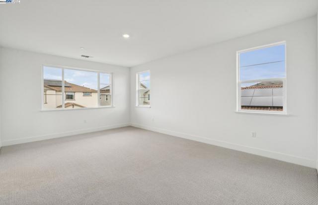 373 E Gobind Blvd, Mountain House CA: https://media.crmls.org/mediaz/b7a81e71-b19d-49dc-92e7-4674a23f19cb.jpg