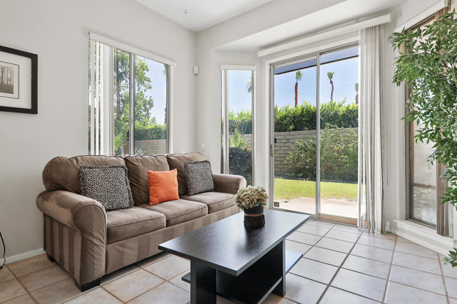 2450 Quincy Way, Palm Springs CA: https://media.crmls.org/mediaz/b7a82368-0325-401f-ab0b-d93c48d8c5ee.jpg