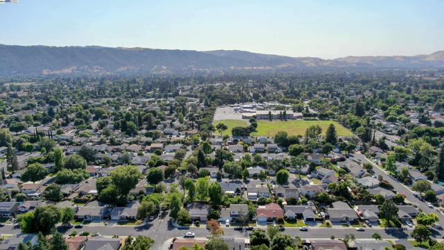 1984 Brooktree Way, Pleasanton CA: https://media.crmls.org/mediaz/b7a879e2-50c8-42cb-82e7-1cfa172d8a63.jpg