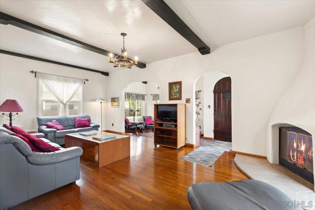 724 Ormond, San Diego CA: https://media.crmls.org/mediaz/b7a8ea2f-c026-428f-84b5-8d6475319263.jpg