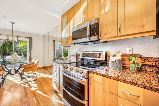 146 Albacore Lane, Foster City CA: https://media.crmls.org/mediaz/b7a96e30-541c-47f0-aec3-1df7ddfee7ad.jpg