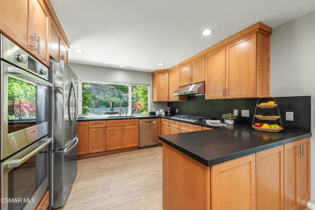 1253 Willsbrook Court, Westlake Village CA: https://media.crmls.org/mediaz/b7a96e79-2898-498c-a494-8dbf8c2f1e01.jpg