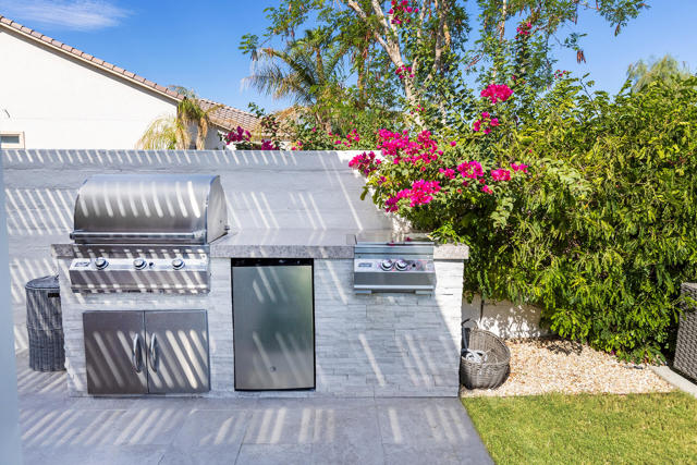 80818 Avenida San Ignacio, Indio CA: https://media.crmls.org/mediaz/b7a9ad78-240e-4697-92ba-595421b2525e.jpg