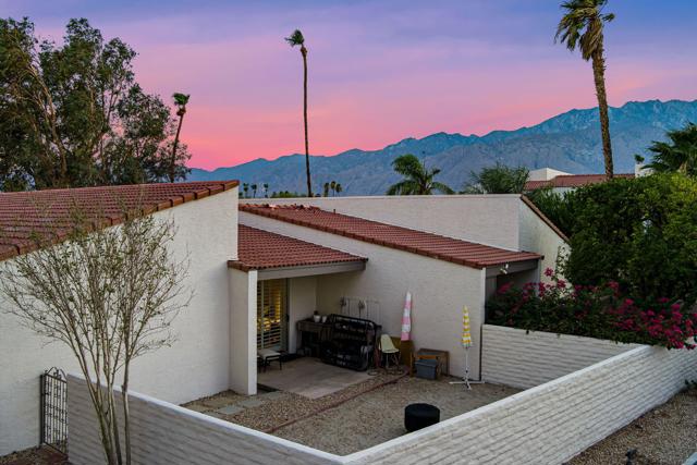 2501 N Whitewater Club Drive, Palm Springs CA: https://media.crmls.org/mediaz/b7a9b85c-656a-4fcf-9a72-e290efbf8f89.jpg