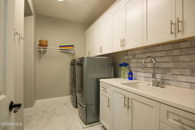 1323 Arroyo View Street, Thousand Oaks CA: https://media.crmls.org/mediaz/b7ab6376-3579-4f2c-bf06-6a1da3881920.jpg