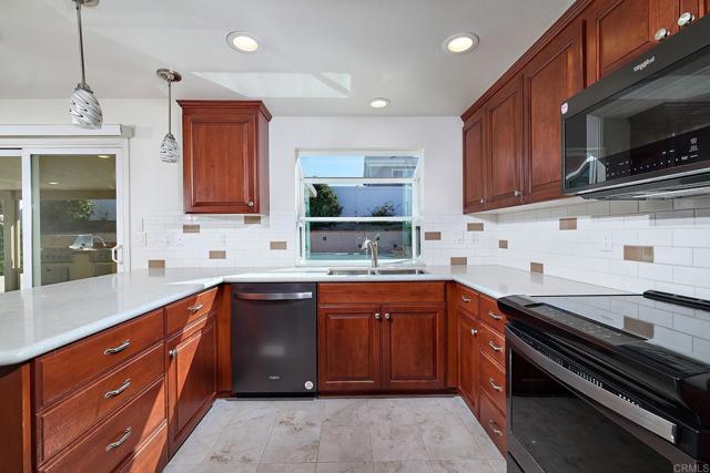 Detail Gallery Image 8 of 36 For 9717 Follett Dr, Santee,  CA 92071 - 3 Beds | 2 Baths