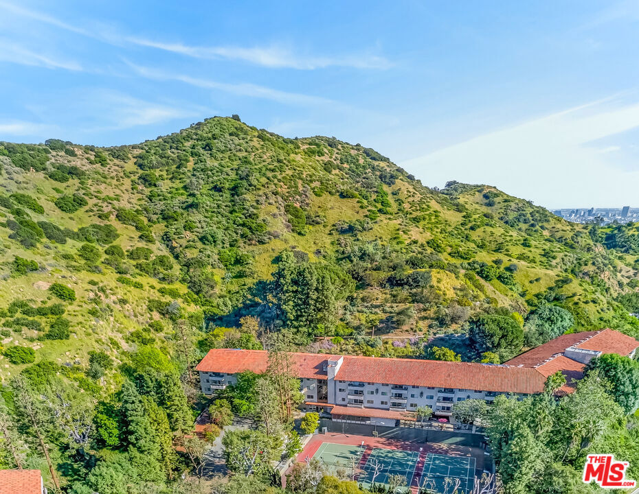 https://media.crmls.org/mediaz/b7ab8221-1e0b-432c-902c-df208da5debb.jpg?preset=X-Large