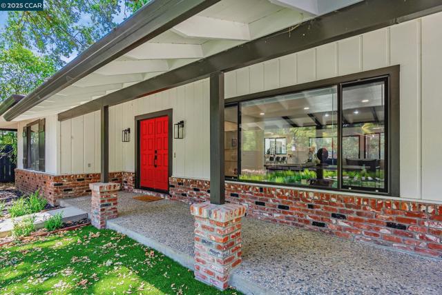1821 S Main St, Walnut Creek CA: https://media.crmls.org/mediaz/b7abed35-9589-406c-ae70-73267b3c4880.jpg