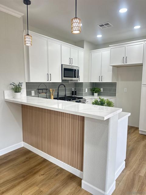 12665 Creekview Dr, San Diego CA: https://media.crmls.org/mediaz/b7ac377d-3b8d-4c95-9efa-6983f2bd6f95.jpg