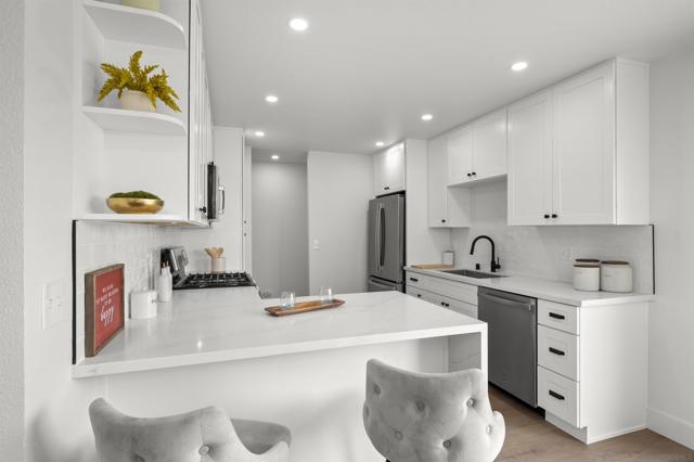 4281 Marcwade Dr, San Diego CA: https://media.crmls.org/mediaz/b7ac4386-3050-4532-b0be-03735c4f1dc3.jpg