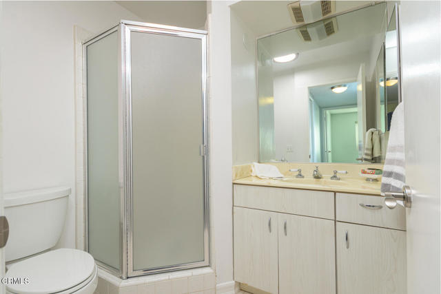 Detail Gallery Image 9 of 21 For 3481 Stancrest Dr #223,  Glendale,  CA 91208 - 2 Beds | 2 Baths