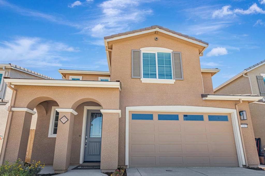 1143 Coyote Peak Way