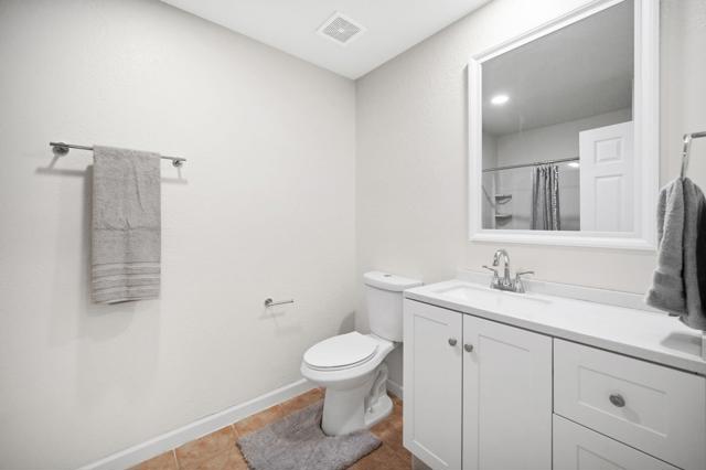 Image 19 of 25 For 78650 Avenue 42  1005