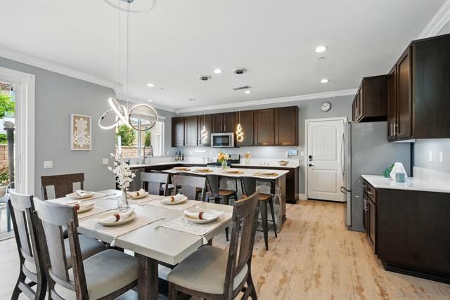 1705 Tuckers Grove Ave, Chula Vista CA: https://media.crmls.org/mediaz/b7ad04b8-682a-4018-a626-537ac0f64017.jpg