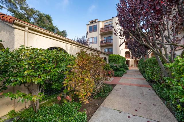 10 9th Avenue, San Mateo CA: https://media.crmls.org/mediaz/b7ad04f2-f841-45cf-8e3a-56ae5b36e887.jpg