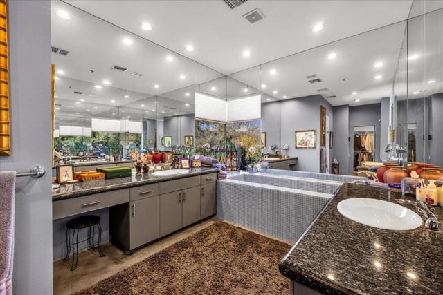 39061 Bel Air Drive, Cathedral City CA: https://media.crmls.org/mediaz/b7ad2ce0-c1a1-4a4b-a410-c5ef41d64dba.jpg