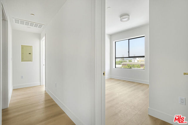 1822 Overland Avenue, Los Angeles CA: https://media.crmls.org/mediaz/b7ad36a6-be51-4153-92fe-c2f600c25d21.jpg